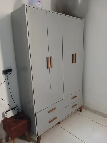 Guarda roupas e cama