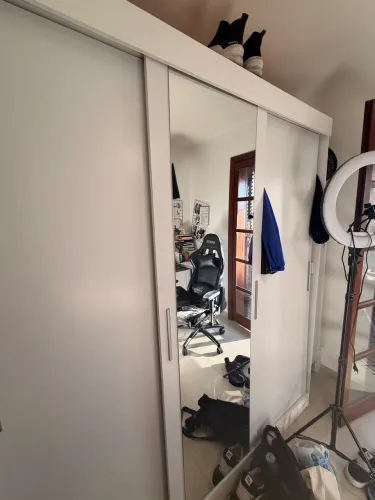 Guarda-roupa casal 3 portas de correr com espelho - Branco