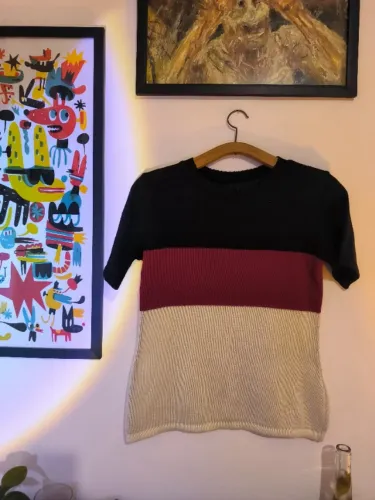 camisa vintage listrada de crochê produzida nos anos 90
