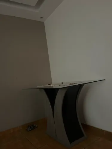 Vendo mesa sem cadeiras