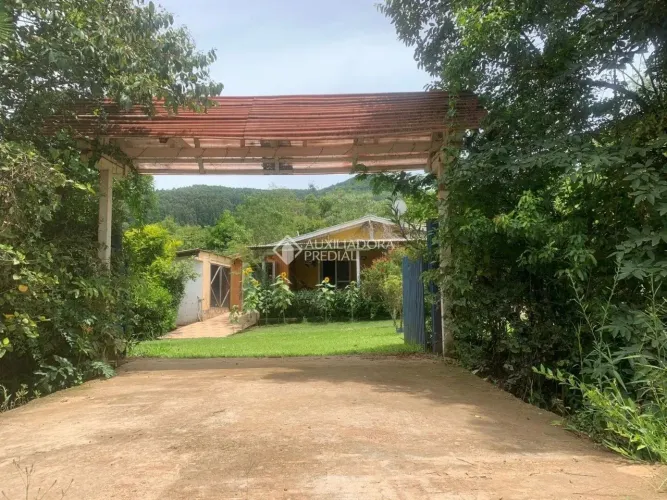 Sítio com 4.825m², piscina, lago/açude com peixes e lazer completo em Santo Antônio da Pat