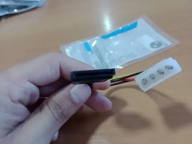 Adaptador SATA para Molex 4 Pinos - Energia para HD, SSD e Drives Entrega GRÁTIS