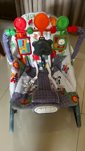 Cadeirinha de descanso toca e vibra 120$