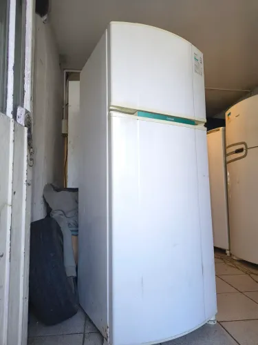 Cônsul duplex 425 litros 220v tem algumas marcas de uso gelando muito bem entrega grátis