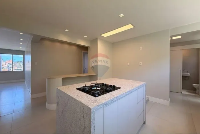Garibaldi: 110m², 3 quartos com suíte e closet, vaga coberta. Conforto e localização por R