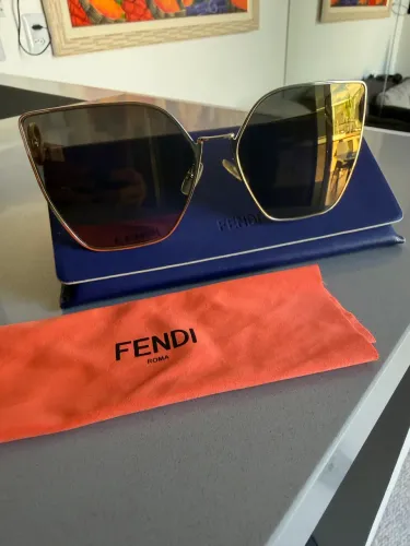 Óculos fendi original