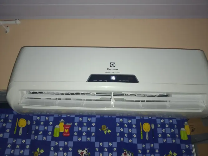 SPLIT ELECTROLUX INVERTER 12.000 BTUS