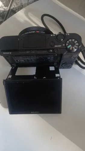 máquina fotográfica do modelo DSC RX100M5