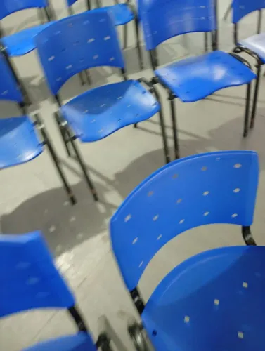 Cadeiras cromadas pra igreja