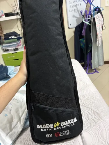 Estou vendendo um ukulele novo