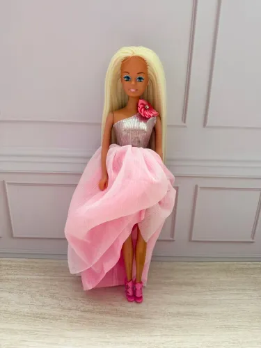Boneca antiga que fala dos anos 90 linda
