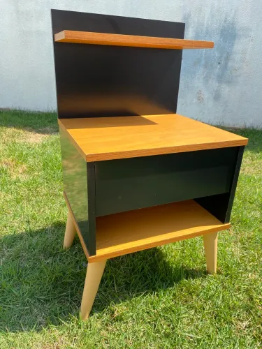 Mesa cabeceira/ Criado mudo