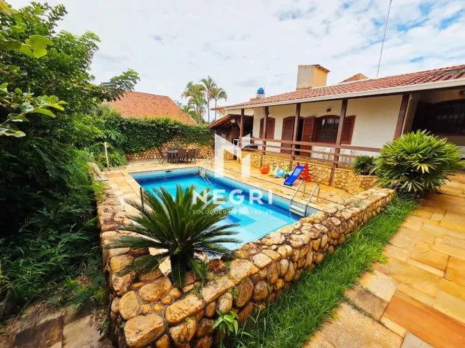 Casa térrea com piscina ao lado da Unicamp, excelente para morar ou investir
