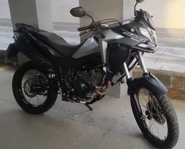 Honda Sahara 300 2025 - Oportunidade 
