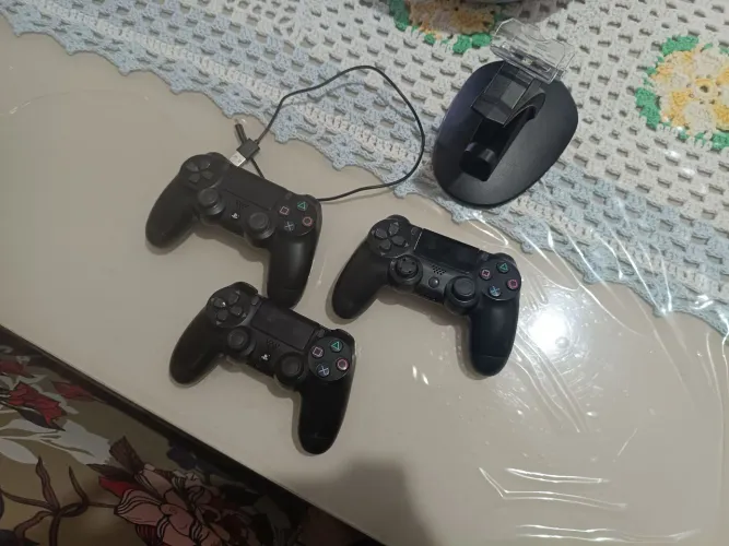 PS4 Kit: 2 Original Controllers (1 with Hall Effect) + Charging Base + 1 Bonus Controller