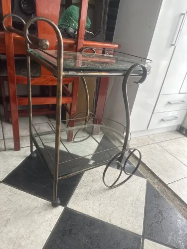 Carrinho de chá antigo de ferro com vidro 