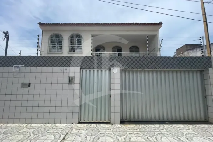 Casa à venda no bairro Farolândia - Espaço, conforto e ótima localização