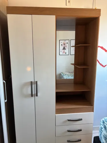 VENDE SE GUARDA ROUPA SOLTEIRO