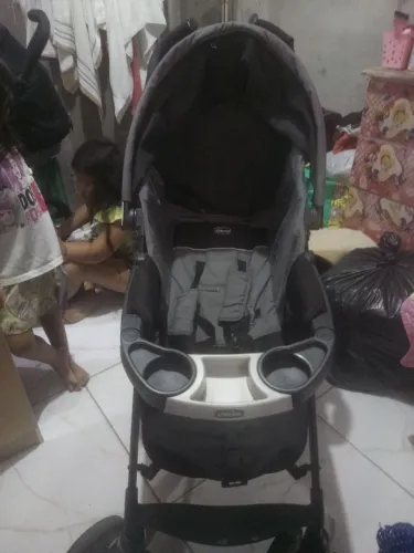 Vende-se esse carrinho de bebê