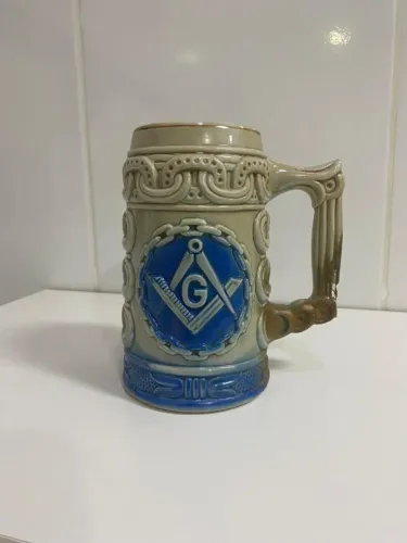 Caneca Maçônica ?Holiday Center? - Souvenir Colecionável em Cerâmica
