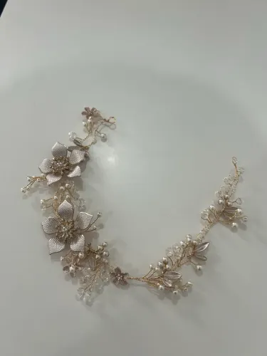 Tiara Dourada com Flores Rosê