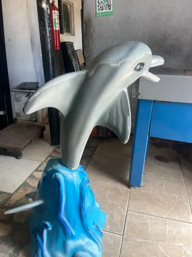 Golfinho Decorativo em Fibra - Ideal para Piscinas, Chácaras e Áreas de Lazer