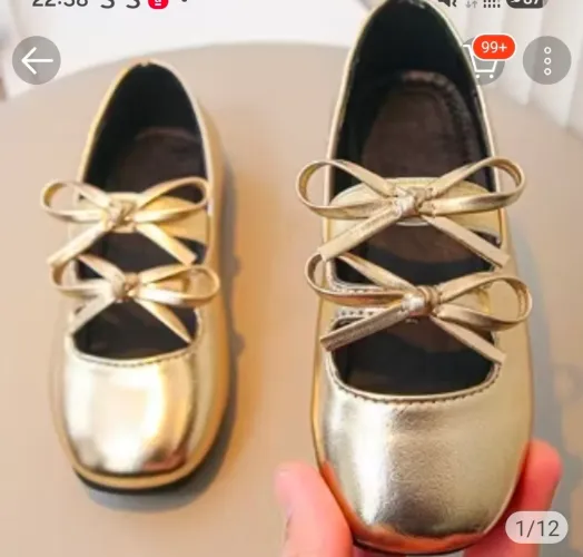 Sapatinho de luxo dourado