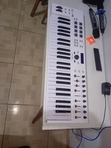 Controlador MIDI Arturia Keylab 49 Essential