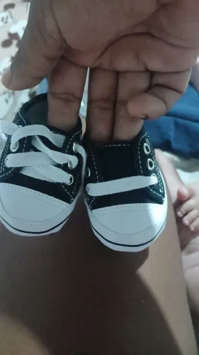 Tênis é uma sandália de bebê