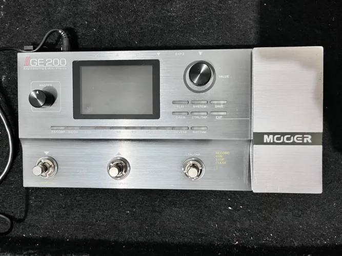 Pedaleira MOOER GE200