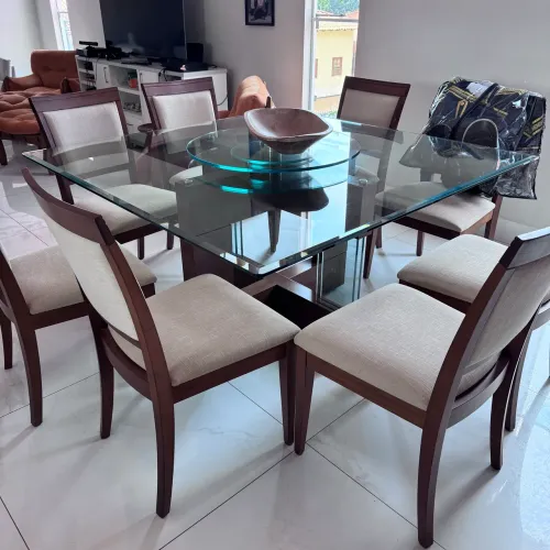 Vendo mesa com 8 cadeiras 
