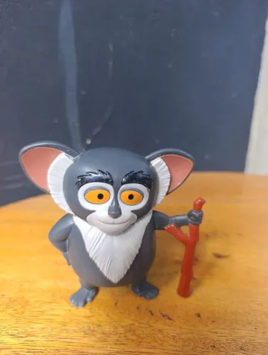 Boneco Maurice, personagem do filme Os pinguins de Madagascar. Burger King 2016
