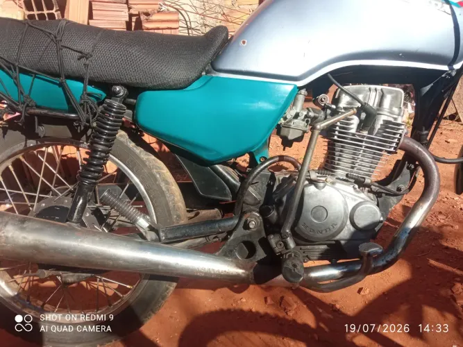 Moto com motor novo CG 125