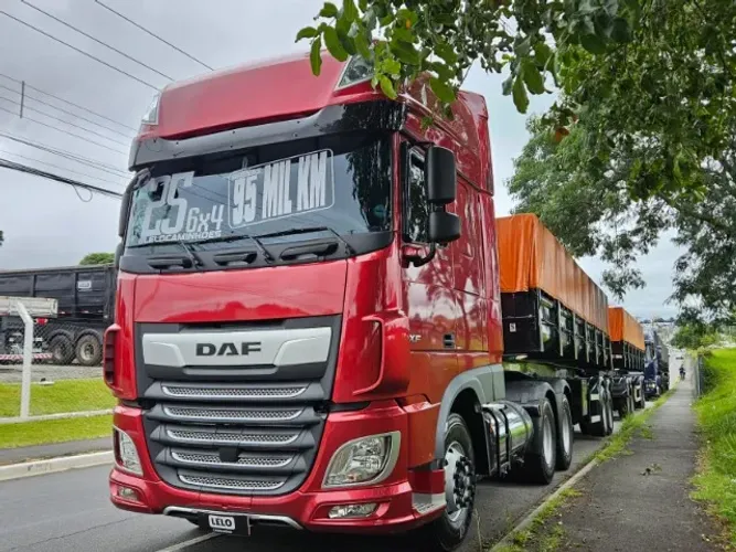 DAF XF 530 6X4 Bug Leve Mola Ano 2025 Baixo KM 96 mil km + Rodocaçamba NOMA Titanium 2019