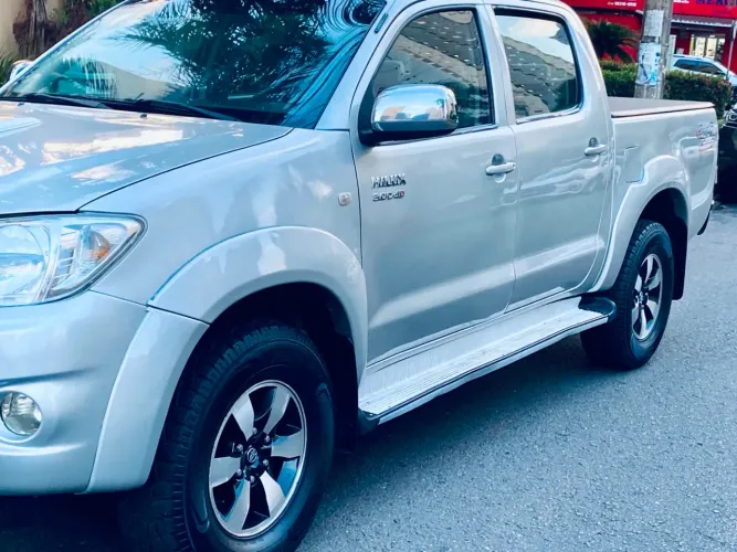Toyota Hilux CD SRV D4-d 4X4 3.0 TDI Diesel AUT 2010