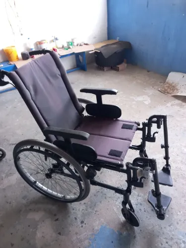 CADEIRA TODA DESMONTÁVEL E SUPER CONFORTÁVEL.