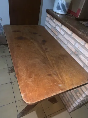 Mesa madeira com 4 bancos