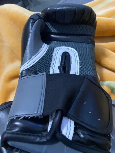 Luvas Everlast semi- novas