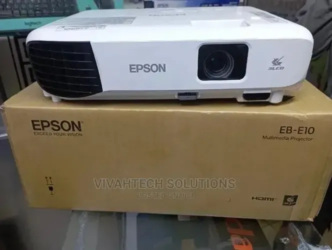 Projetor e10 3600 lumens praticamente novo.