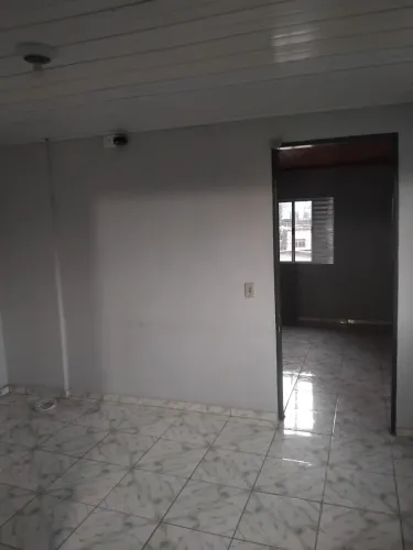 Casa 3 cômodos no Jd. Primavera -7 min a pé da Estação!