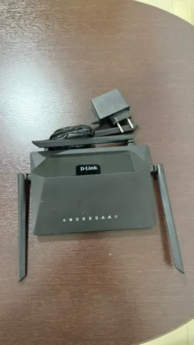 Roteador Wi-Fi D-Link com Múltiplas Antenas e Fonte - Excelente Estado