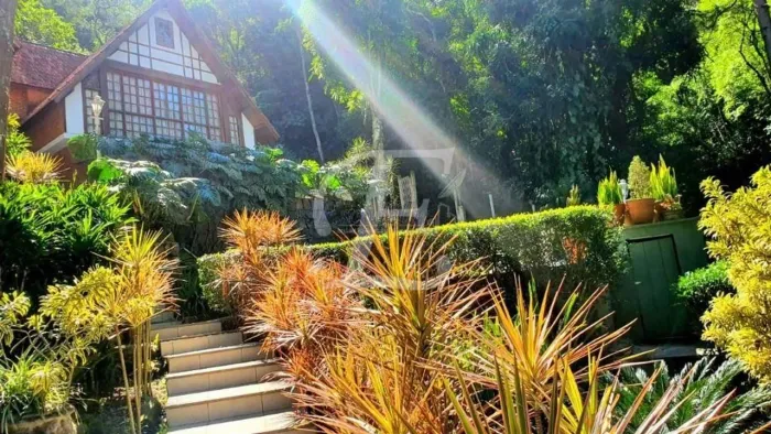Casa com 3 quartos para alugar, 350 m² por R$ 7.000/mês - Serra da Cantareira - Mairiporã/
