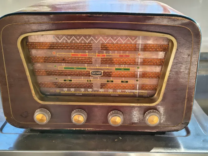Rádio Retrô 4 faixas SEMP PT-76 bi volt + pilhas