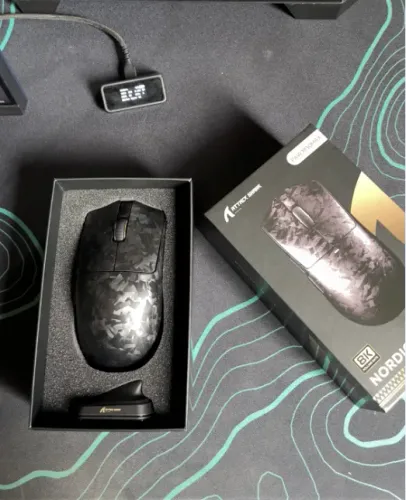Mouse Attack Shark X11 Ultra 8K Fibra de Carbono