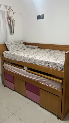 Beliche modular, com 2 escrivaninhas, 2 baús e 2 gaveteiros madeira maciça