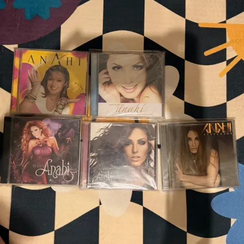 CDs Anahi