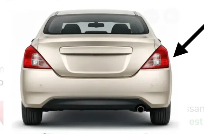 Lanterna traseira direita Nissan Versa