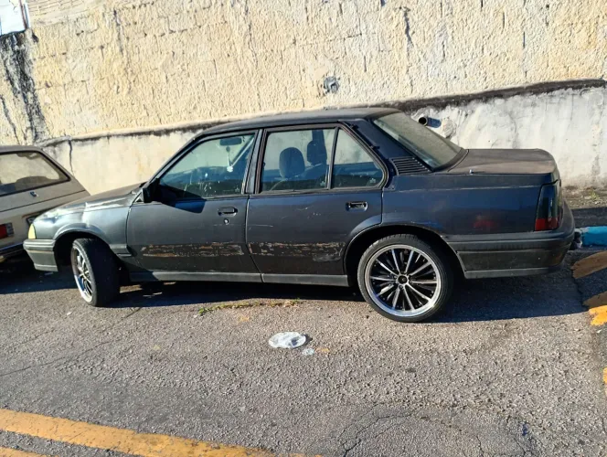 Chevrolet Monza GLS/ Hi-tech 2.0 EFI 2P E 4P (álcool) 1994