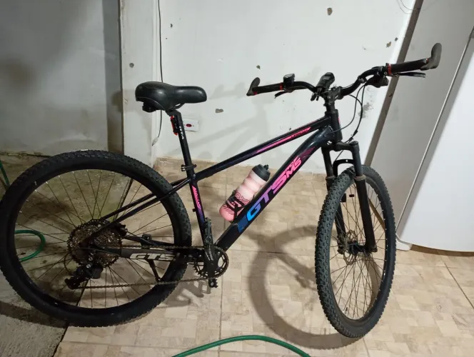 Bike seme nova aro 29  com bagageiro pra trasporte novo só tá empoeirado 