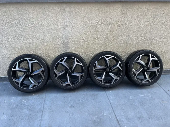 Rodas aro 18 4x108 com pneus Goodyear novos